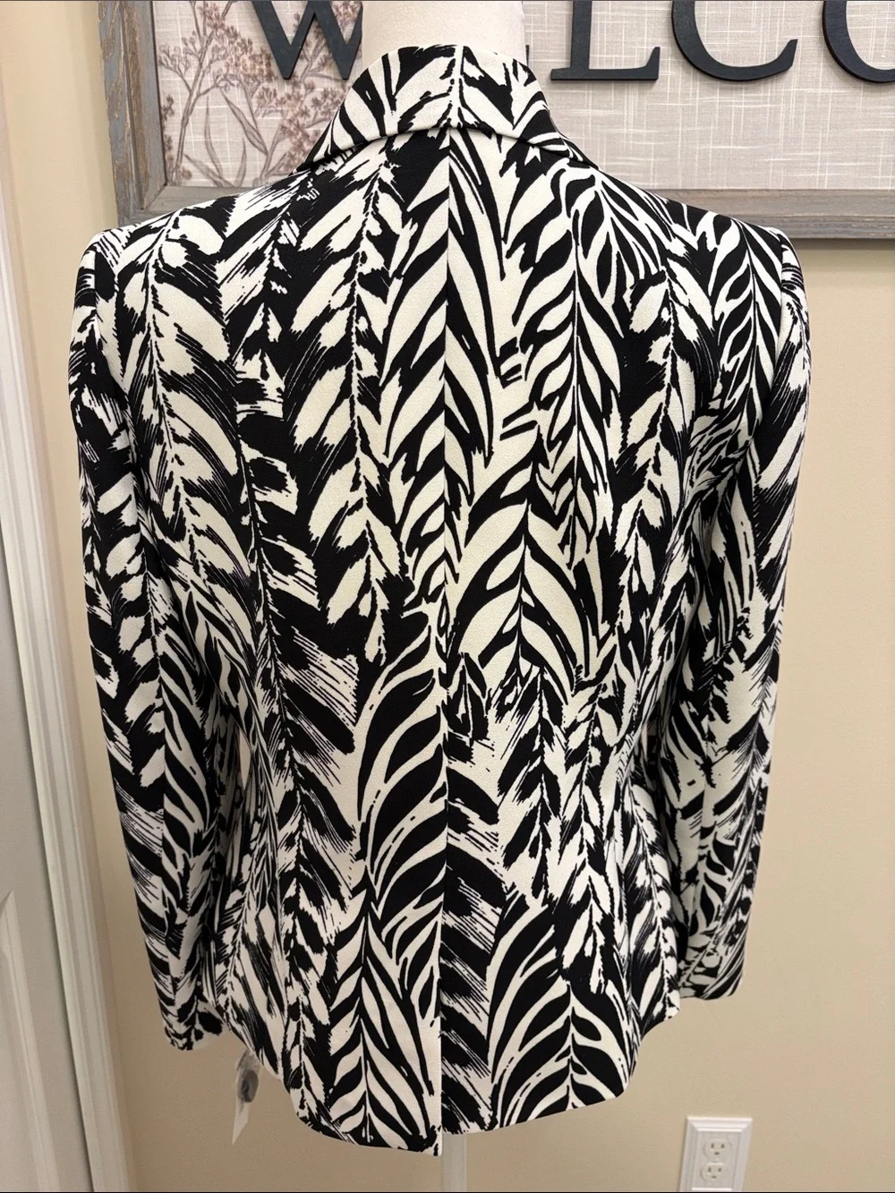 Roz & Ali Leaf-Print Blazer size 6 NWT
